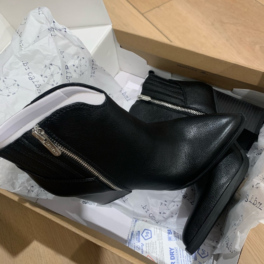 ***NEW IN BOX*** BLACK BOOTIES